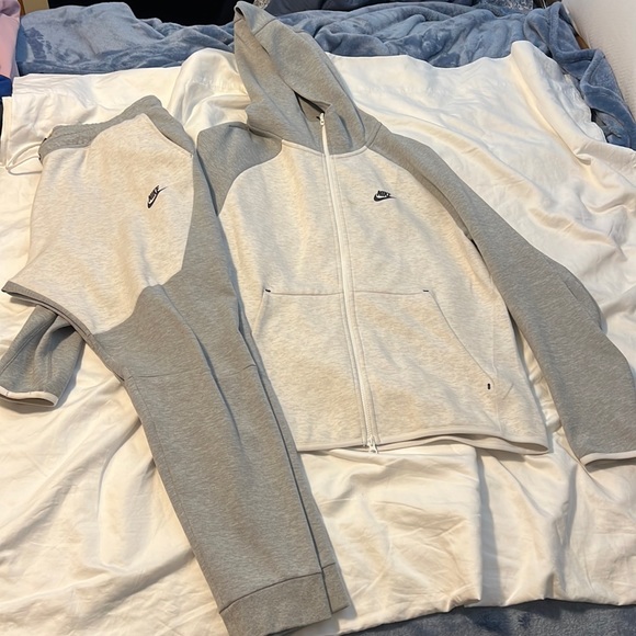 Nike Other - White/Gray Nike Tech Fleece Tracksuit